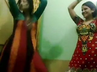 Pakistani Hot Mewl Aunties Understand Dance